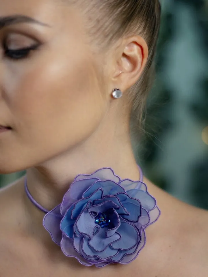 Choker with a delicate organza flower, machine embroidery design completely in the hoop