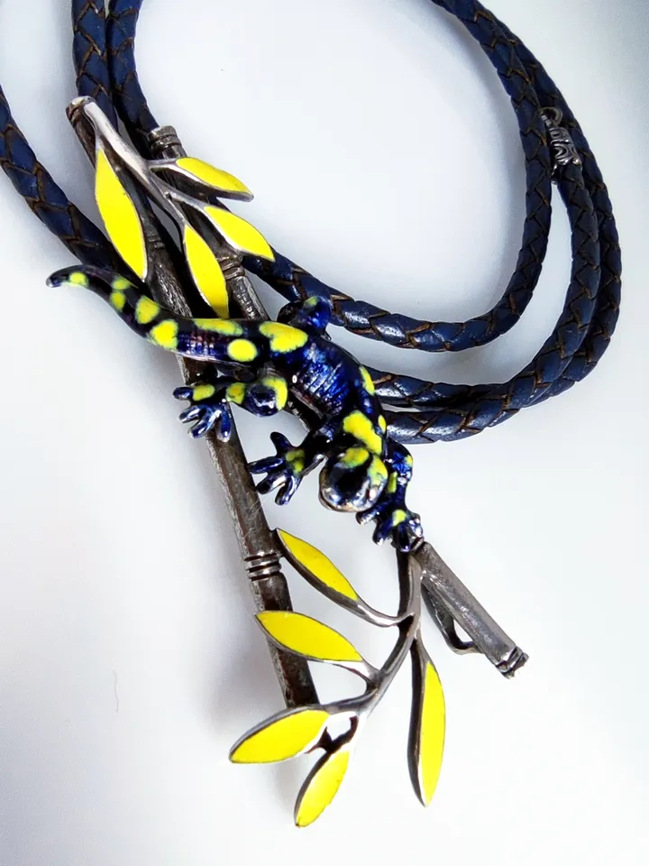 Original pendant - Lizard on a cord