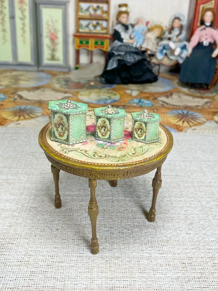 Set of vintage doll boxes. 1:12.