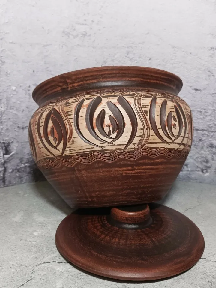 Ceramic casserole with a lid 135.25 fl.oz Handmade from red clay Carved pattern