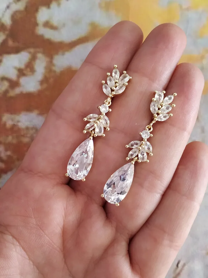 Vintage Style Wedding Earrings, Drop Bridal Earrings, Chandelier Statement Earrings, Gold Wedding Jewelry Swarovski Crystal Wedding Earrings