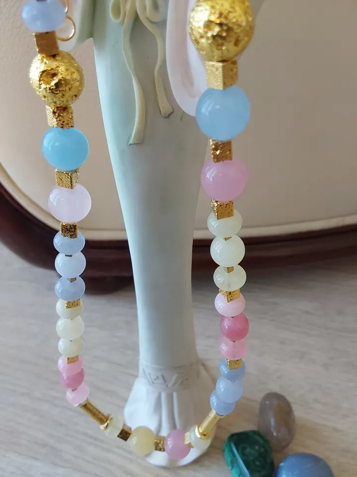 Choker, necklace, beads made of natural stones. Beryl and volcanic lava, tinted in the color "gold". 43-50 cm.