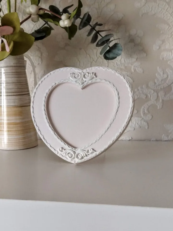 Heart-shaped photo frame in pink color with rose Small pink photo frame Picture frame Love photo frame Shabby chic Picture frame Valentine's Day gift Mothers day gift Birthday gift