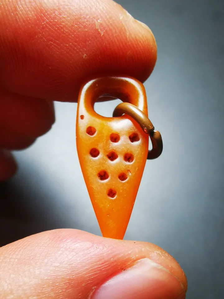 Gandhanra Tibetan Bone Carved Amulet Kila(Dorje Phurba), Hand-Carved Bead Counter Click Pendant for Mala,Prayer Beads
