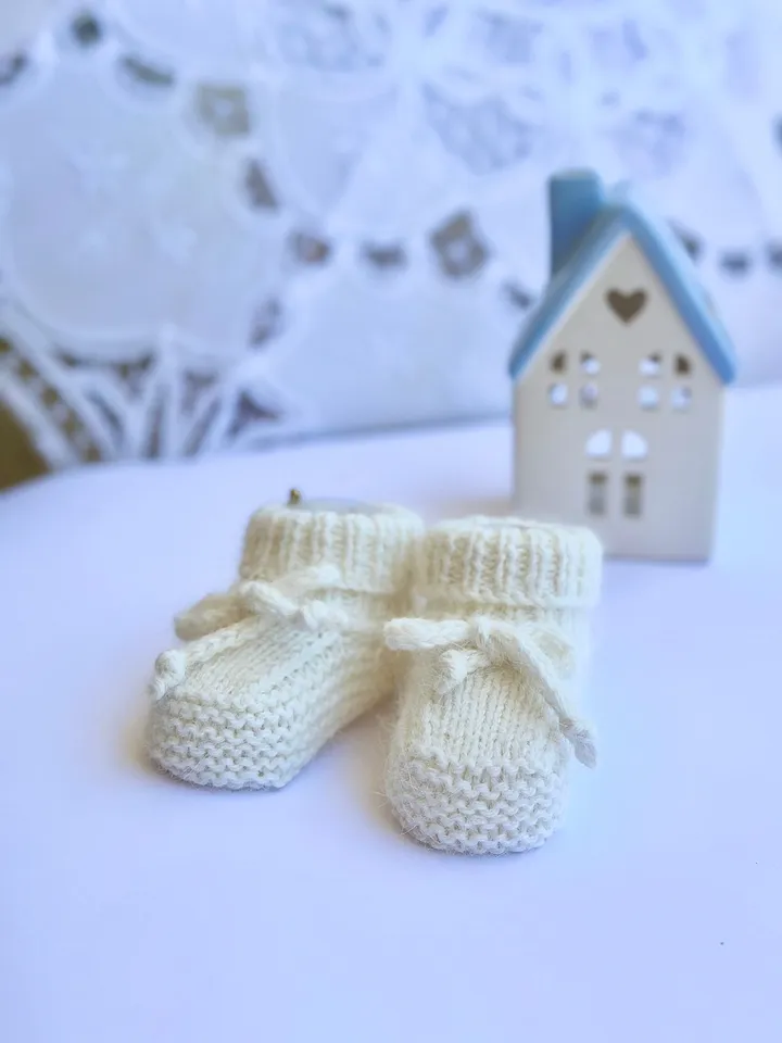 Easy Newborn Booties Knitting Pattern & Tutorial - 0-3M PDF Download ENG