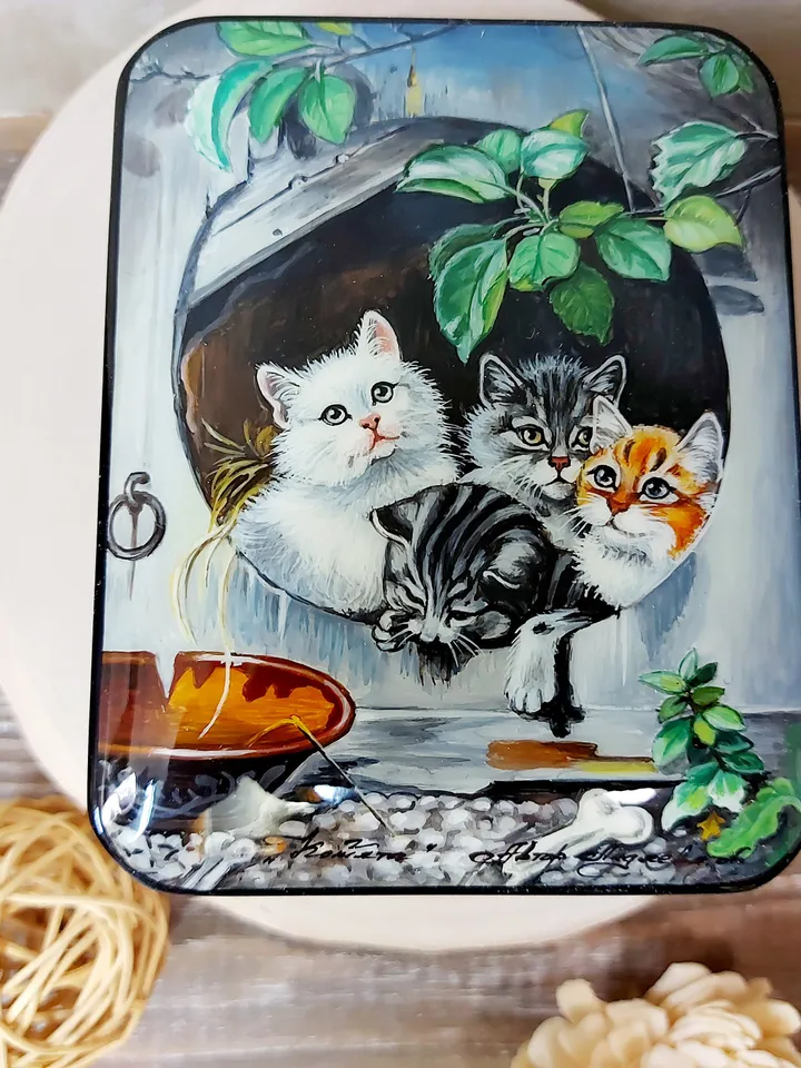 Hand-painted Lacquer box "Kittens" Miniature painting Beautiful work Jewelry box Mother-of-pearl made of Papier-mache Art gift Fedoskino