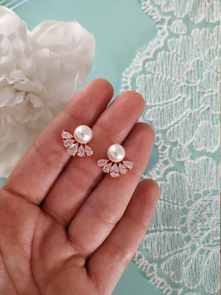 Freshwater pearl Swarovski Crystal Wedding Earrings Rose Gold Bridal Earrings Stud Wedding Earrings Vintage style Art Deco Dainty Earrings