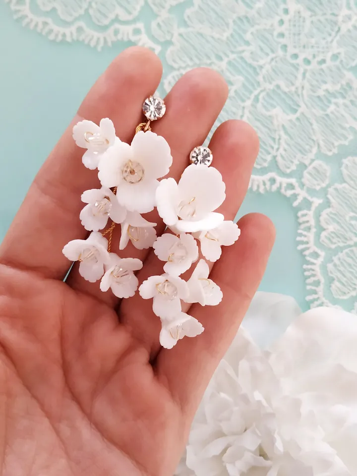 Rose Gold White Bridal Earrings Floral Wedding Earrings for Bridesmaids Gift Bridesmaid Jewelry Gold Wedding Earrings Boho Wedding Earrings