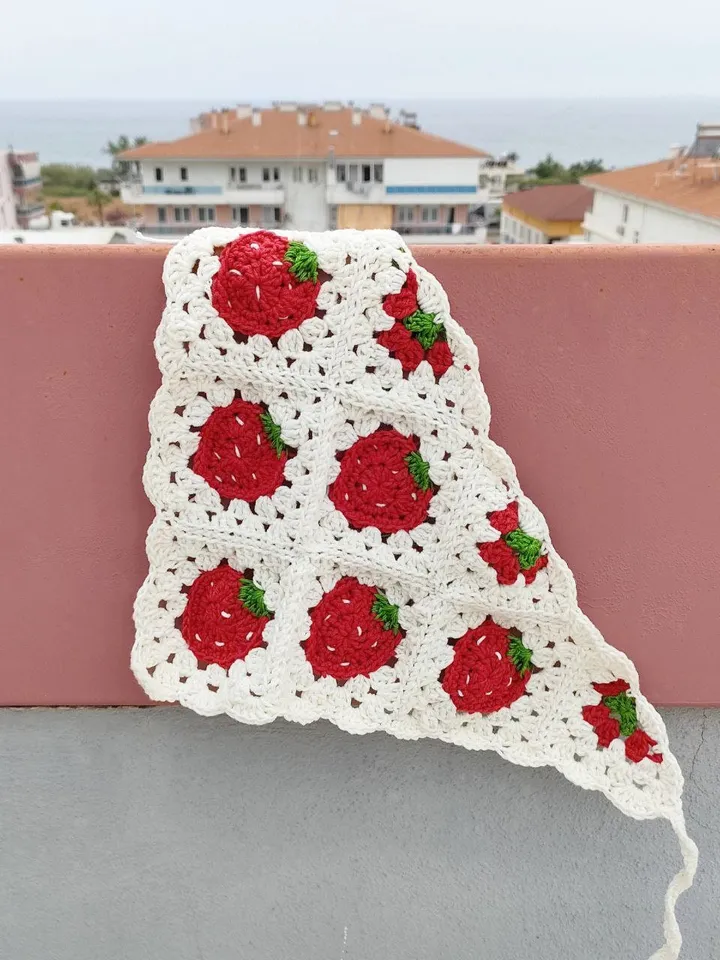 Crochet bandana, strawberry bandana crochet, easy crochet bandana, strawberry bandana, beginner pattern PDF