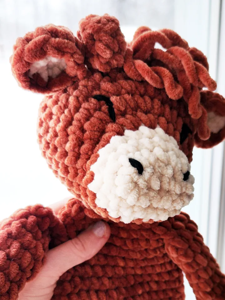 Highland Cow Crochet Snuggle Pattern – Plush Baby Cuddle Toy with Video Tutorial of tricky parts