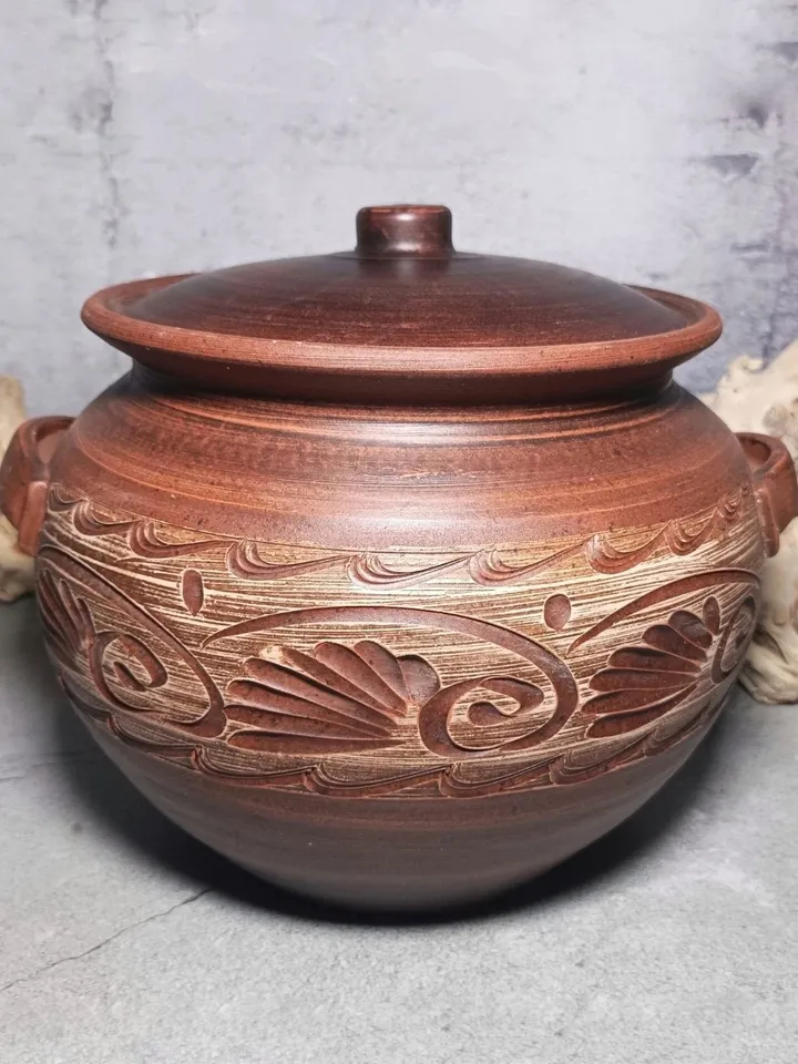 Ceramic casserole 169.07 fl.oz  Handmade with handles and lid, carved pattern