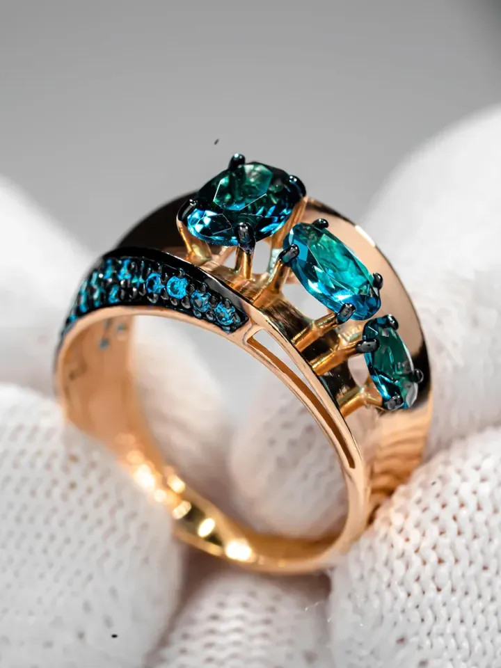 Ring Silver gold plated 925 assay value with London topaz and blue cubic zirconia
