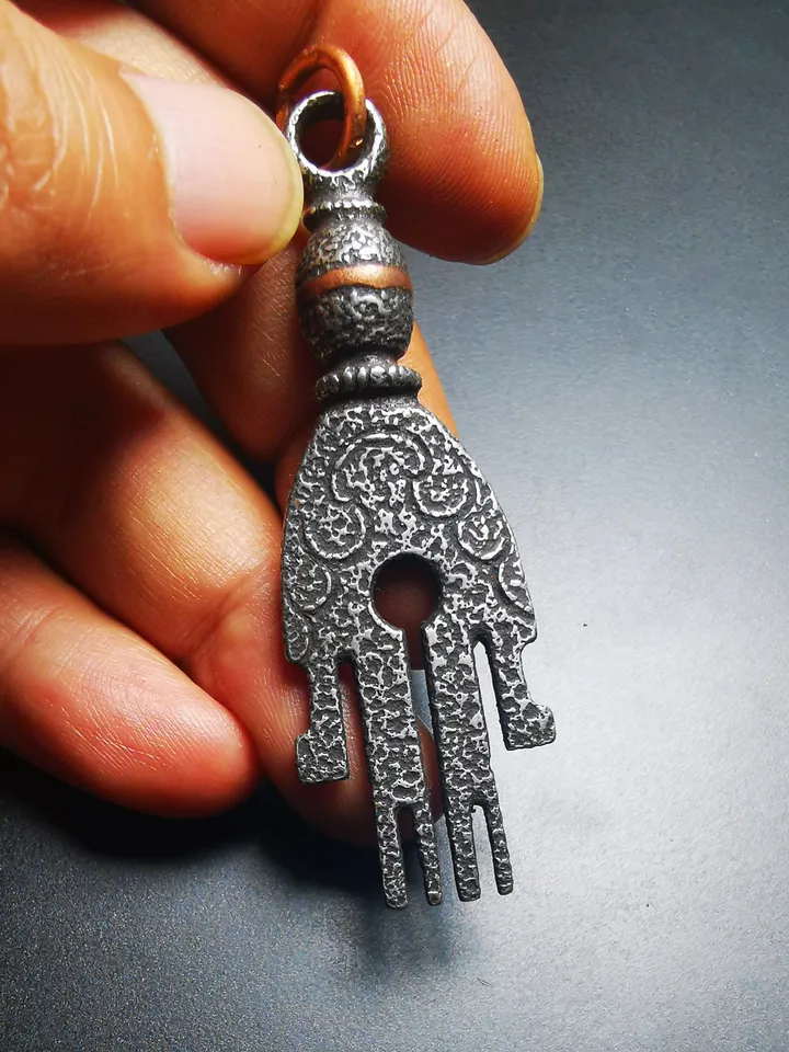 Gandhanra Handmade Tibetan Buddhism Amulet, The Key of Heart Pendant, Made of Cold Iron