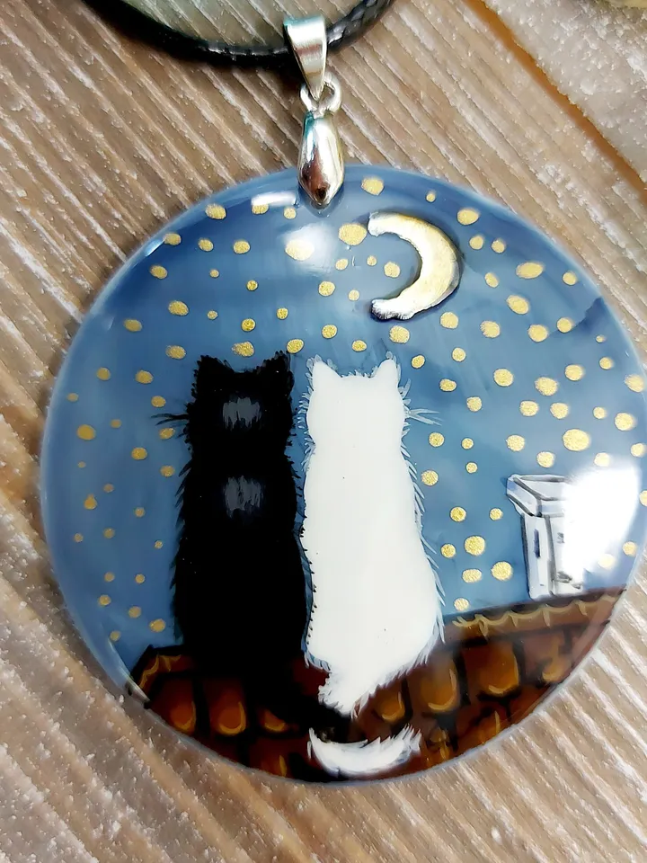 Pearl pendant necklace: Cat Couple on roof at starry night. Painted mother of pearl pendant for lovers. Elegant romantic everyday jewelry