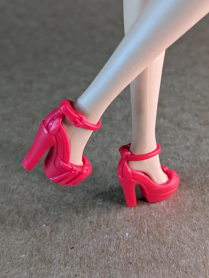 Red high heel buckle shoes for 1/6 scale female dolls