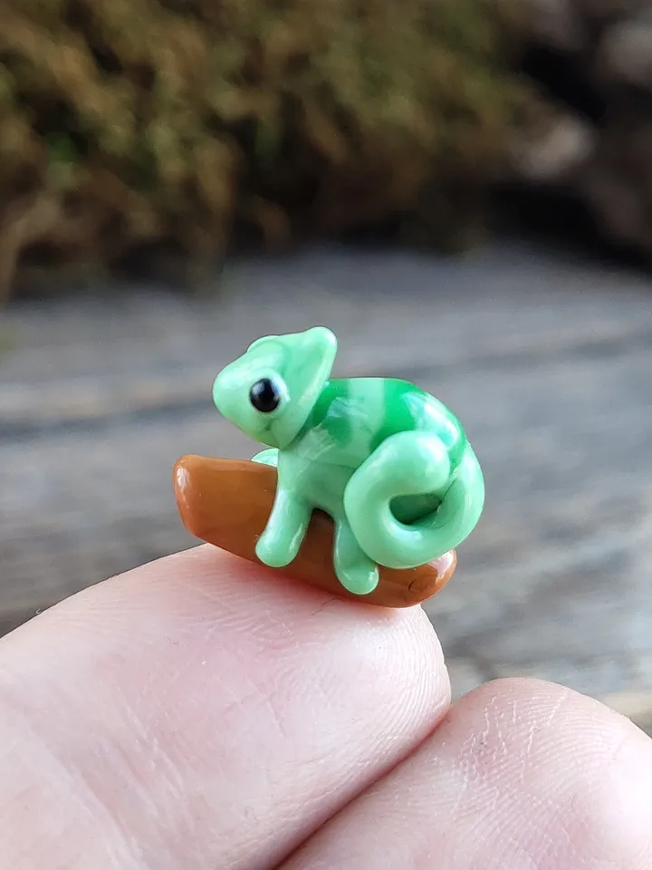 CHAMELEON FIGURINE glass figurines MIniature Chameleon ornament Glass Chameleon scuplture Chameleon gift Reptile figurine Terrarium Aquarium
