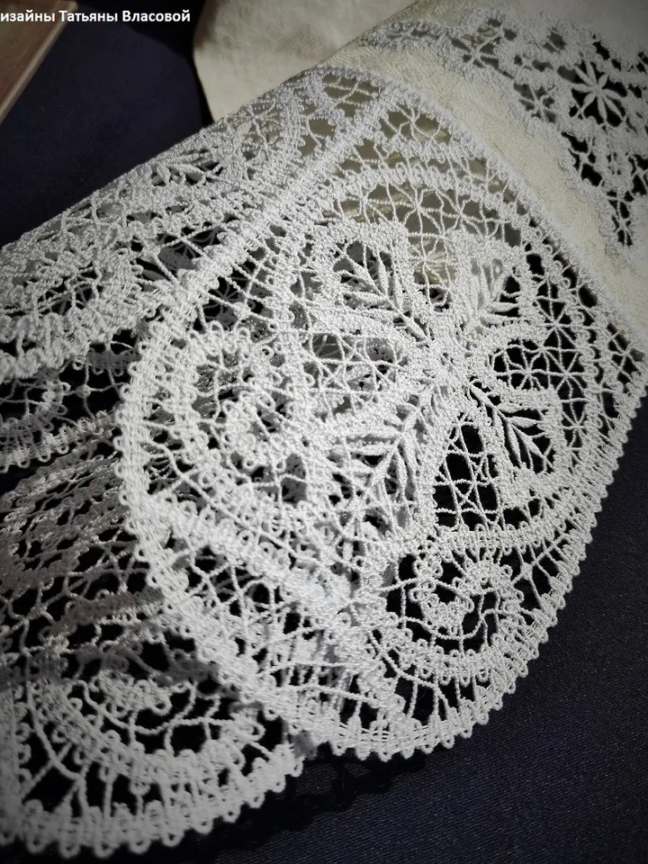 Lace festoon design for machine embroidery