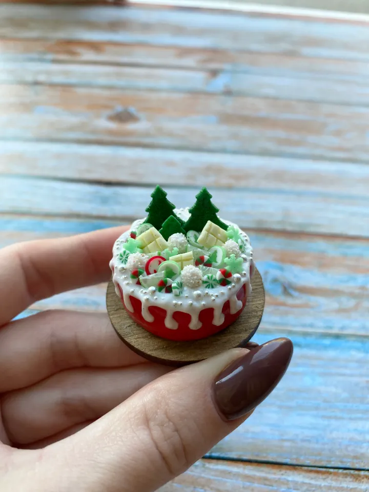 Miniature Cake Christmas DollHouse Souvenir
