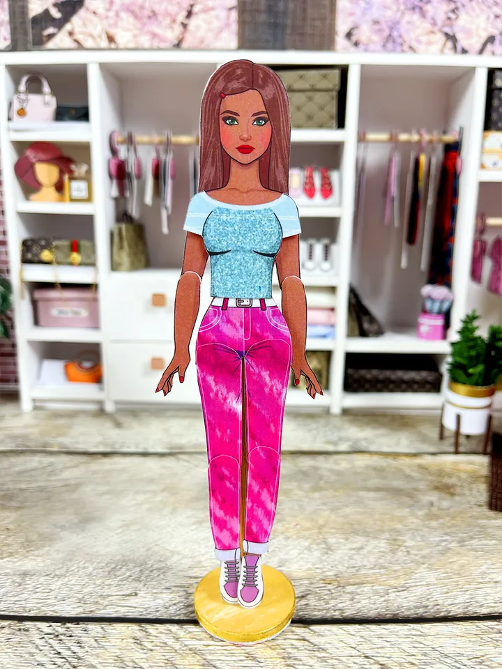 Printable paper doll with summer clothes