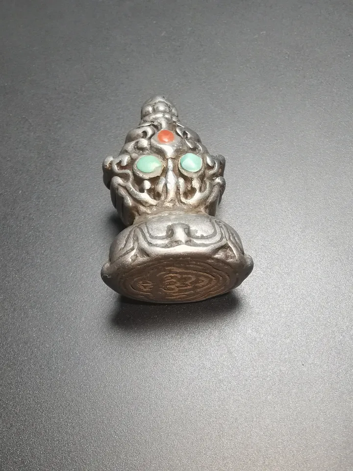 Gandhanra Antique Tibetan Buddhist Amulet,Triratna,Symbol of the Three Jewels,Nandipada Pendant Stamp,Made of Cold Iron,60 Years Old