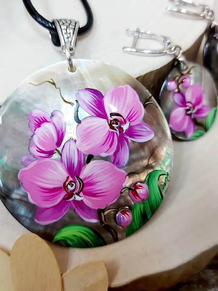 Handmade jewelry set: Pink orchids flowers on pearl pendant and earrings • Hand painted shell jewelry • unique floral set for evening dress