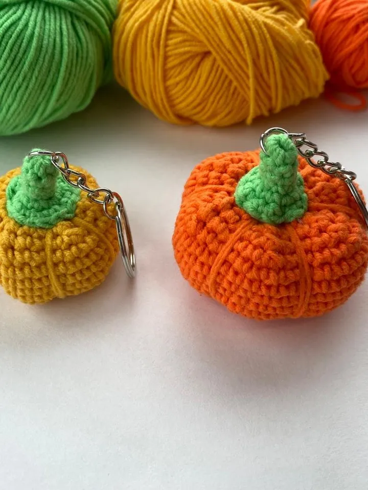 Pumpkin crochet pattern, amigurumi fall decor, halloween keychain, English PDF