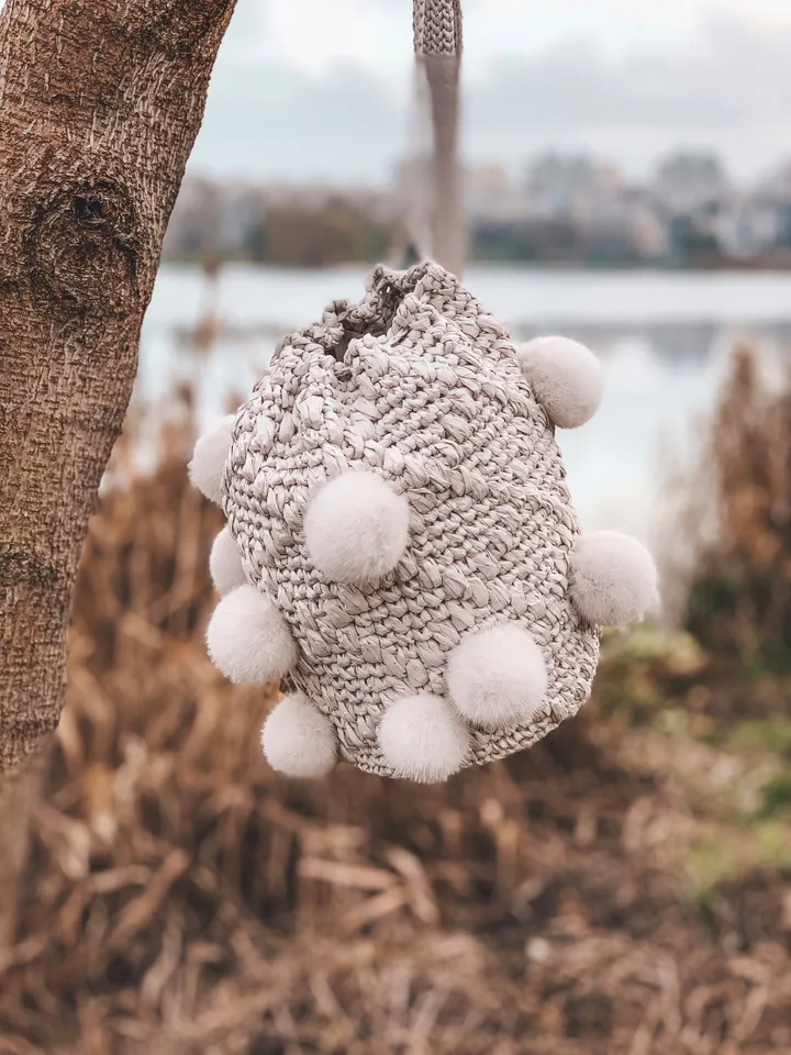 Ivory backpack with raffia yarn, bucket transformer bag with pom-poms, basket crochet hip bag, barrel keg, round shoulder