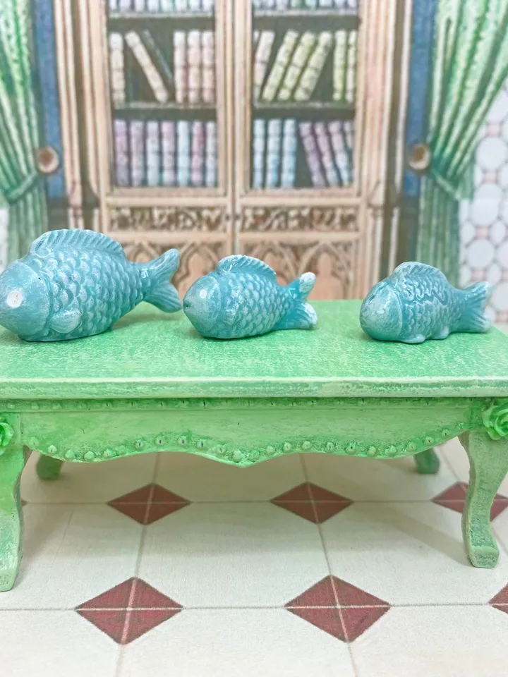 Vintage ceramic figurines for a dollhouse. 1:12. Mini figurines for a doll. Dollhouse accessories. Ceramic fish.