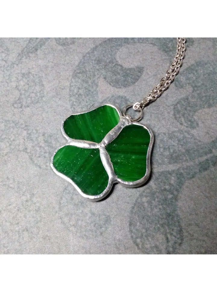 Trefoil, st patricksday, Shamrock leaf, Irish pendant, lucky shamrock, Clover leaf necklace, St Patrick's day plant