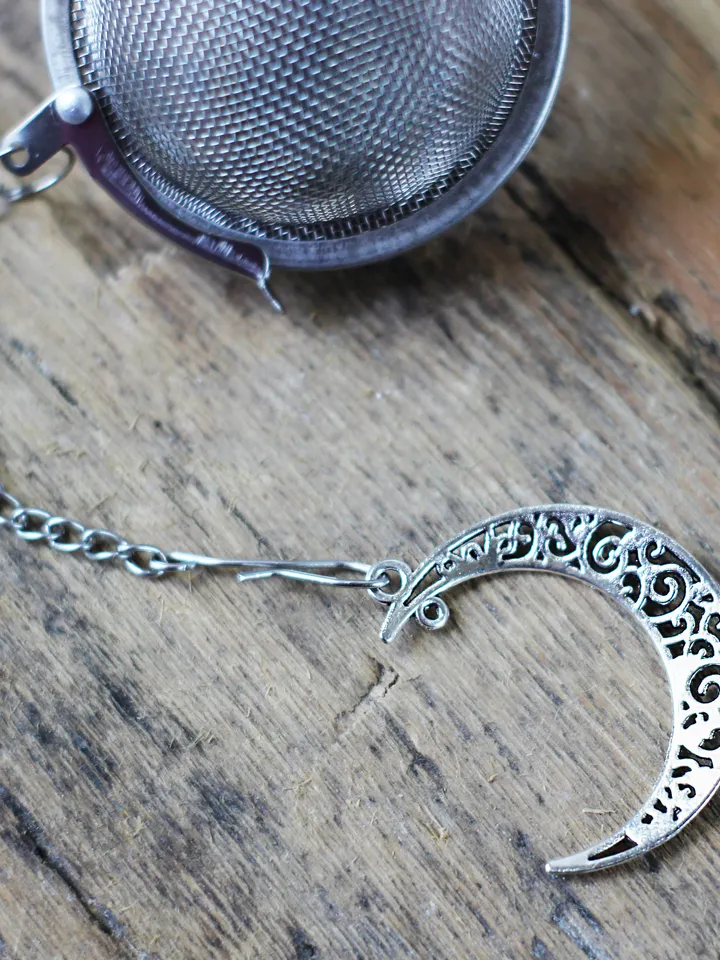 Moon phase tea infuser for loose leaf tea, Tea Maker with crescent moon charm, Tea Steeper half moon pendant Herbal tea