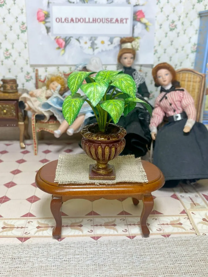 Flower in a flowerpot for a dollhouse. 1:12. handmade. dollhouse miniature. Plants for a doll.