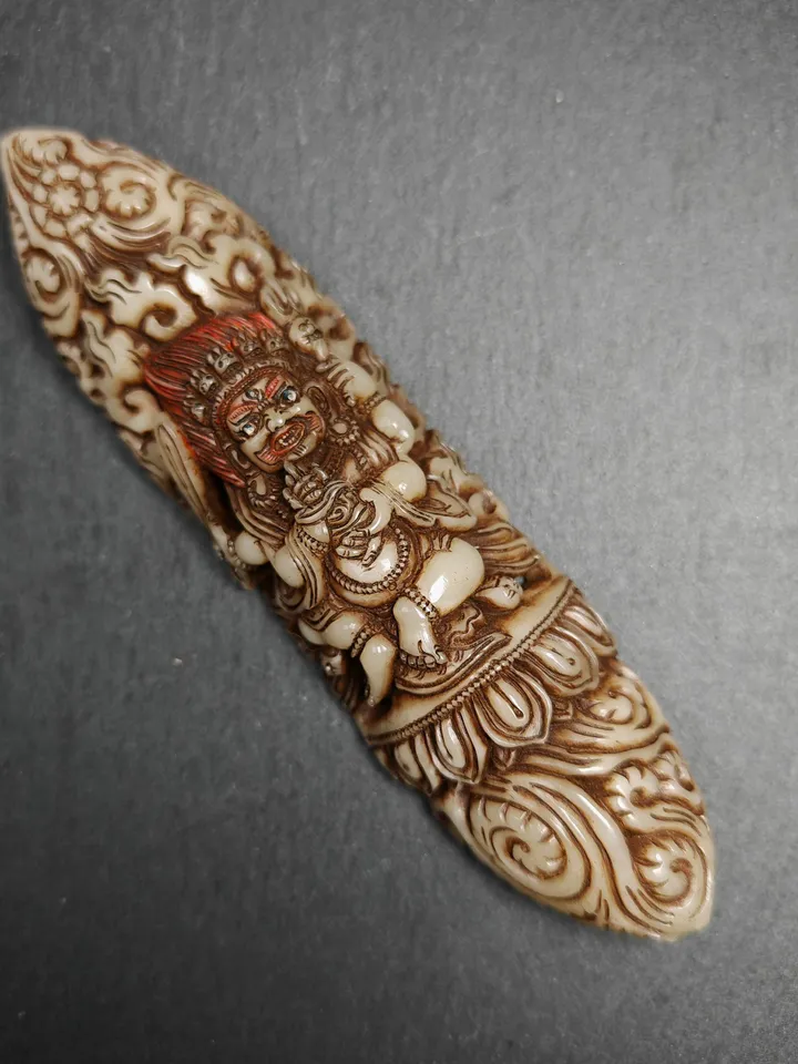 Leg Bone Carved Mahakala Statue,Nak po chen po Kapala Amulet Badge,Gandhanara Old Tibetan Buddhism,20th,140mm × 36mm