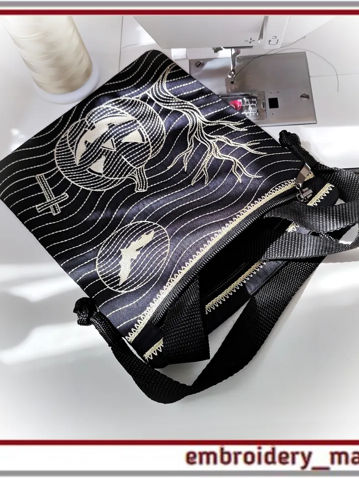 In The Hoop Embroidery Design Bag quilting Halloween with Lightning fastener ITH from Embroidery Manavi 05
