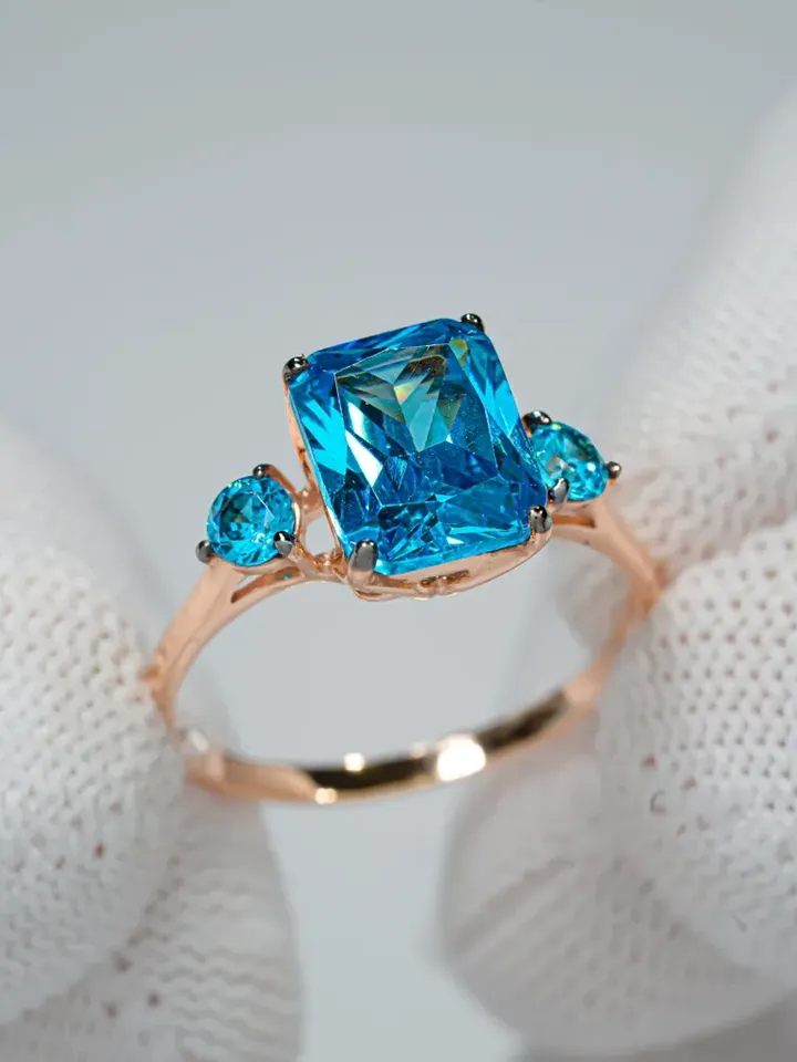 Ring made of 925 silver (585 gold coating) with blue topaz and blue cubic zirconia