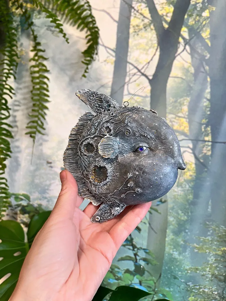 Papier-mâché toy
Fish Moon. Artistic toy made of papier-mâché - series “Sea”. Unique handmade interior decor. Unusual interior pendant for your collection.