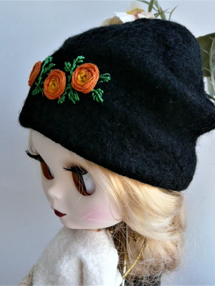 Blythe hat with embroidery