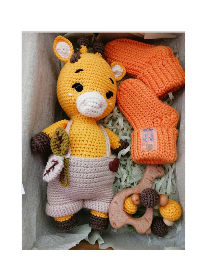 Baby box, stuffed giraffe toy, rodent giraffe