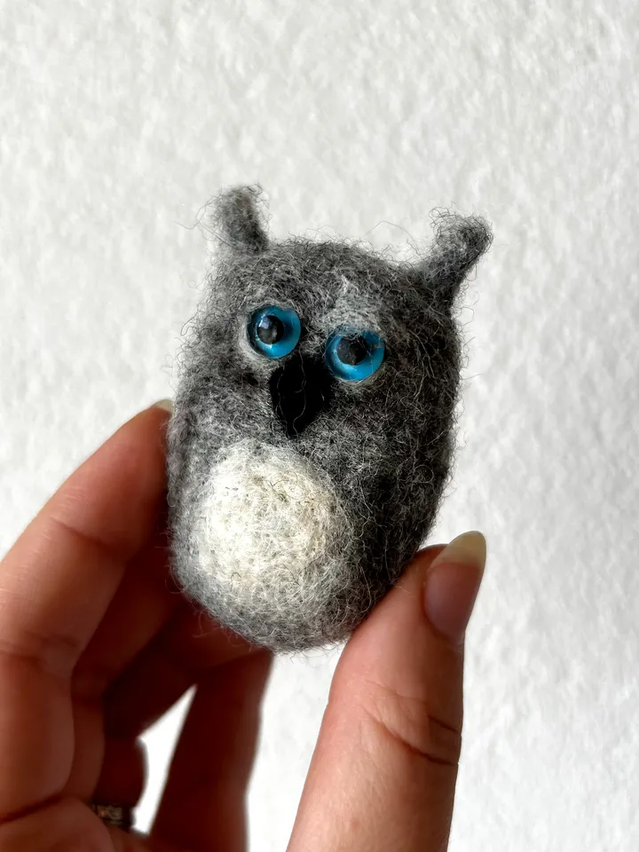 Owl felt brooch, handmade, felting, owl