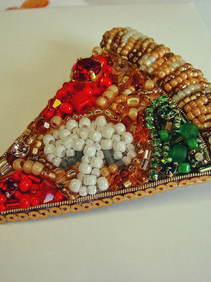 Brooch Pizza, beaded brooch, embroidered brooch, handmade design, custom brooch, cute brooch