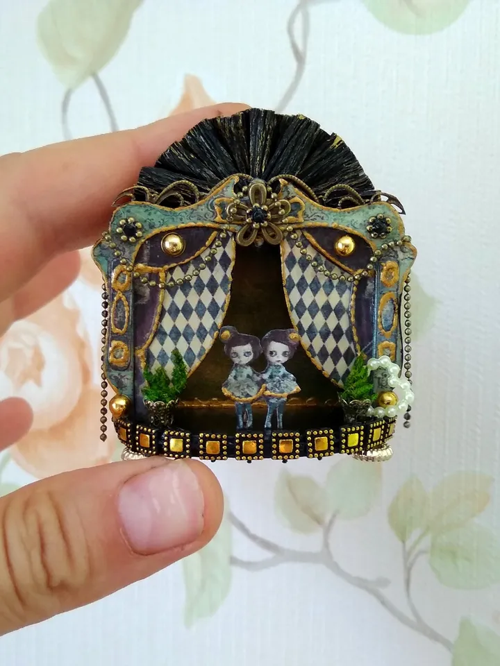 Miniature puppet theater for doll houses.1:12 scale.