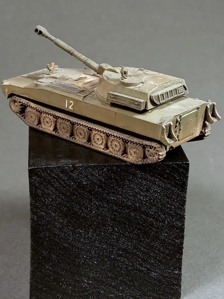 Built model Self-Propelled Hovitzer Gvozdika, 1/100 scale w/stand