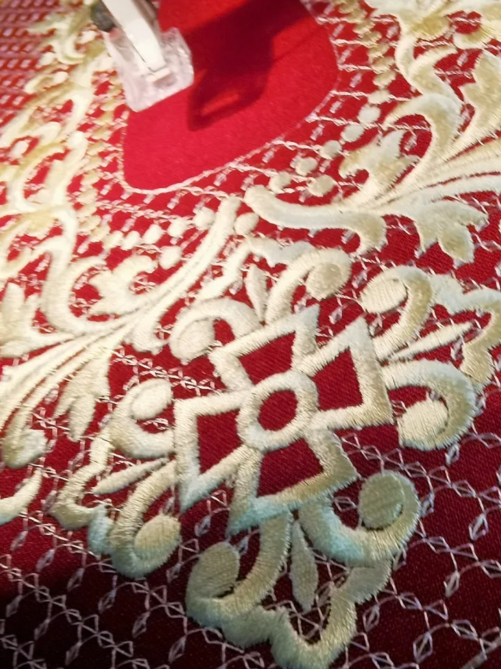 Slipper design for industrial embroidery machine