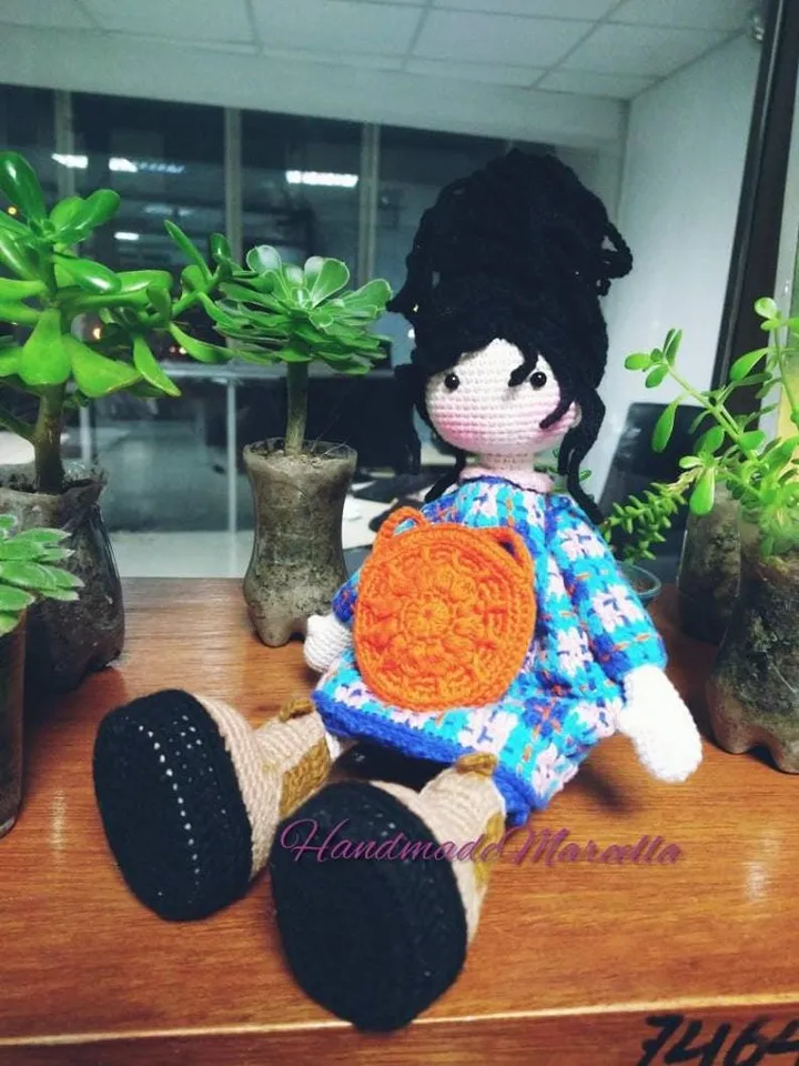 Rhonda Crochet Doll โ Articulated Amigurumi 32 cm โ Tapestry Dress โ Handmade Gift for Girls โ Magic Doll from Peru