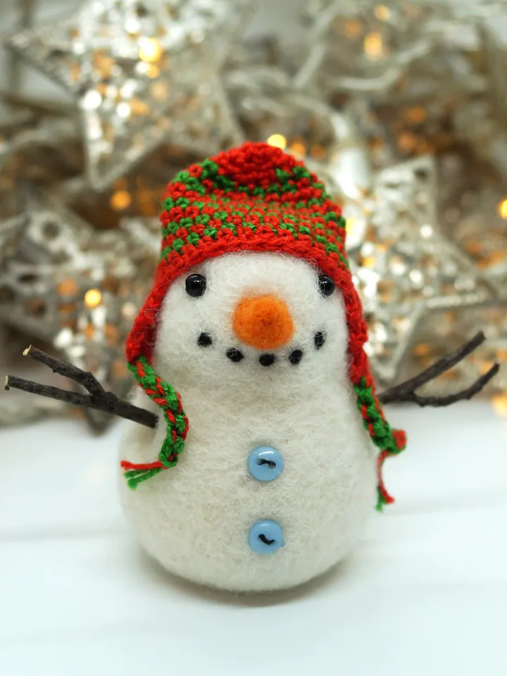 Needle felted snowman, Christmas gift, decoration, snowman in a striped hat, made to order