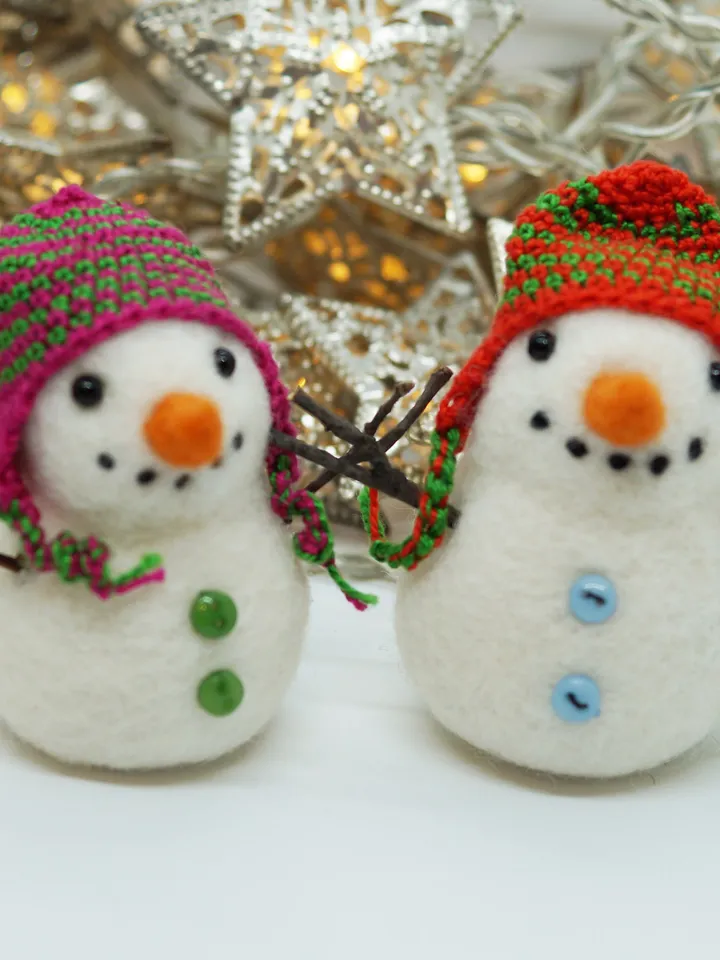 Needle felted snowman, Christmas gift, decoration, snowman in a hat, made to order