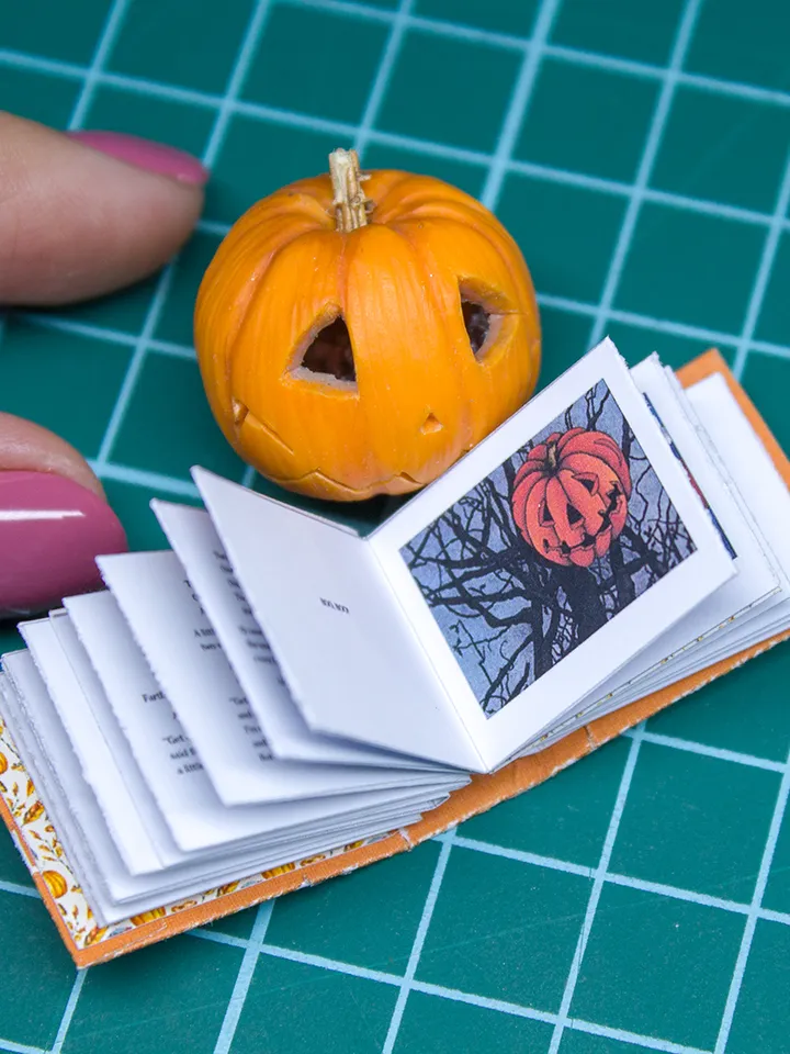 TEMPLATE Miniature Halloween Book of the Little Old Lady