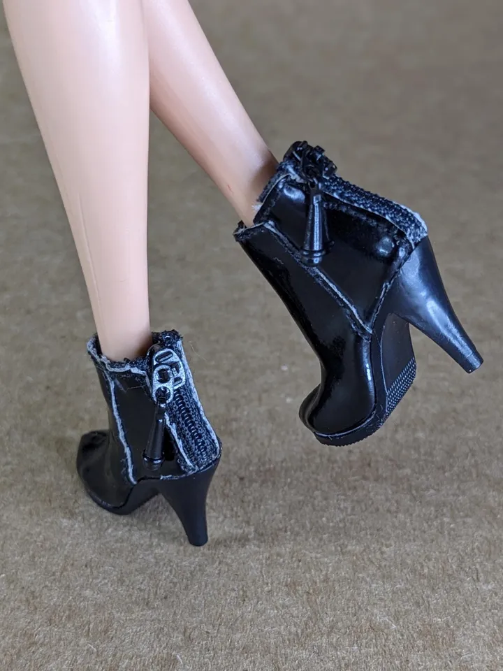 Black boots for Integrity Toys fashion female dolls (Color Infusion)