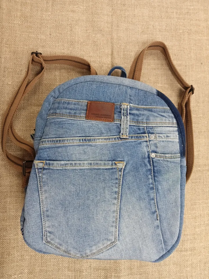 Fastion unisex canvas Handmade denim backpack, travel bag, casual backpack, for study and leisure, recycled jeans backpack, with 7 pockets.