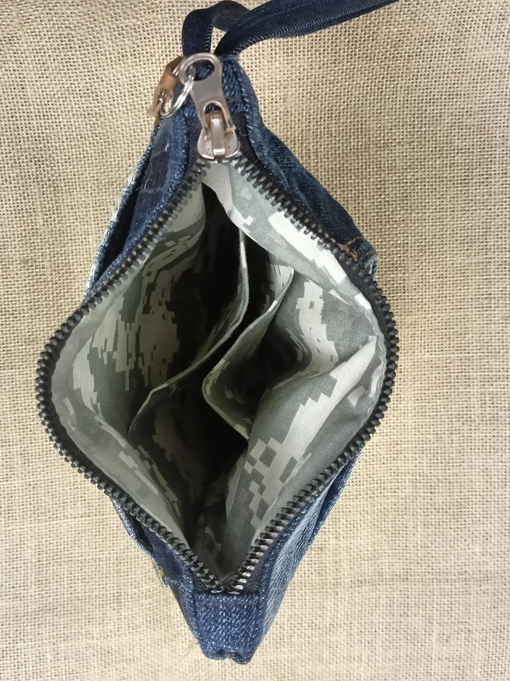 A small denim clutch bag , recycled jeans purse, closes with a zipper, 3 functional jeans pockets on the outside, cotton and 2 pockets on the inside.
