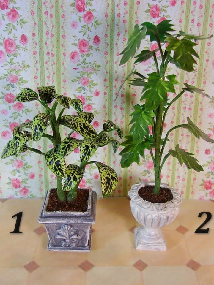 Flowers in a basket for a dollhouse.1:12 scale.